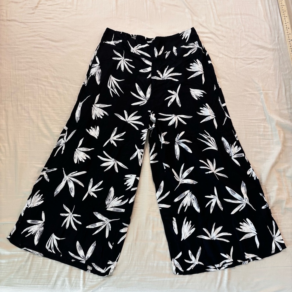 O’Neill Women’s Black and White Floral Palazzo Wide-Leg Pants Size L